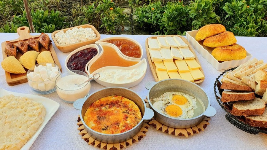 Azerbaijani Breakfast Traditional Foods Guide